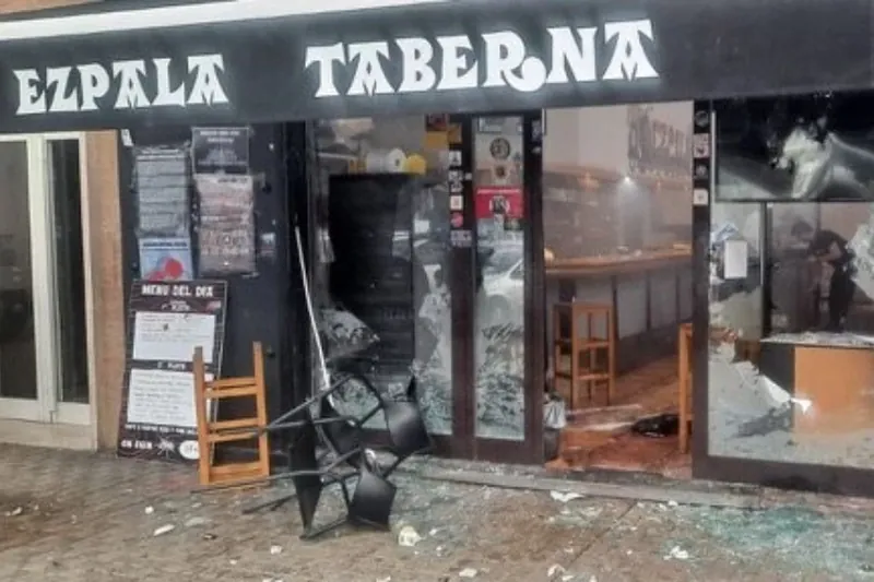Zazpi hilabete beranduago atxilotu dituzte Iruñeko Ezpala taberna eraso zuten faxistak