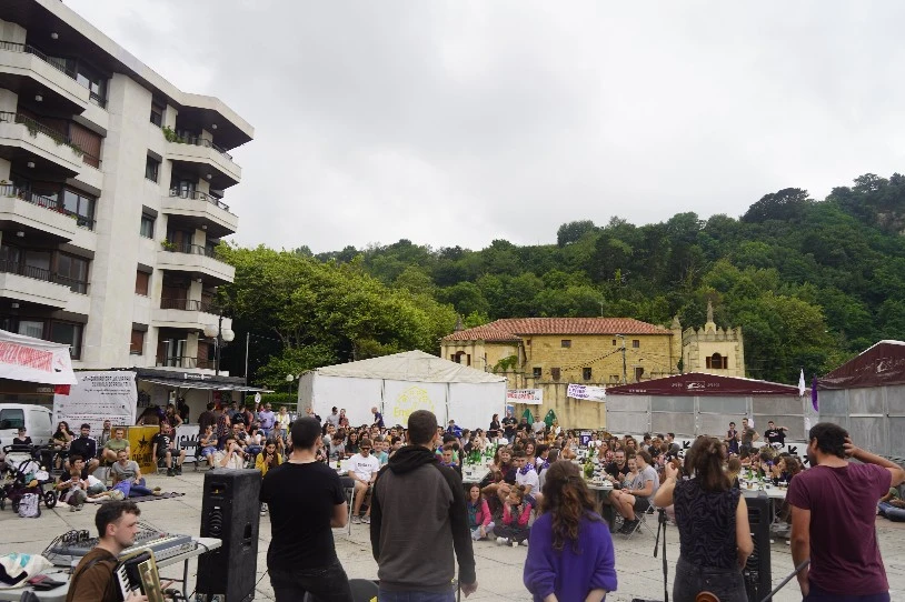 Miseriaren adarrak, Euskal Herrian zehar hedatzen