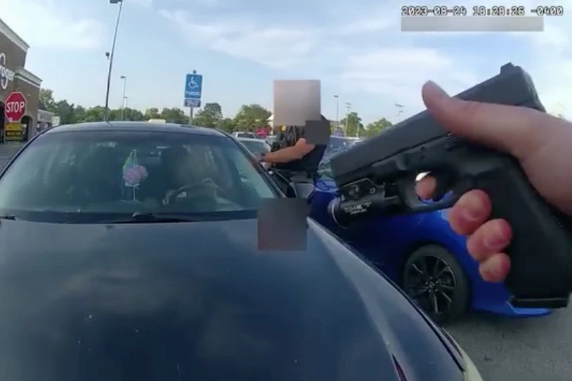 Haurdun zegoen emakume afroamerikar bat tiroz erail du poliziak Ohion