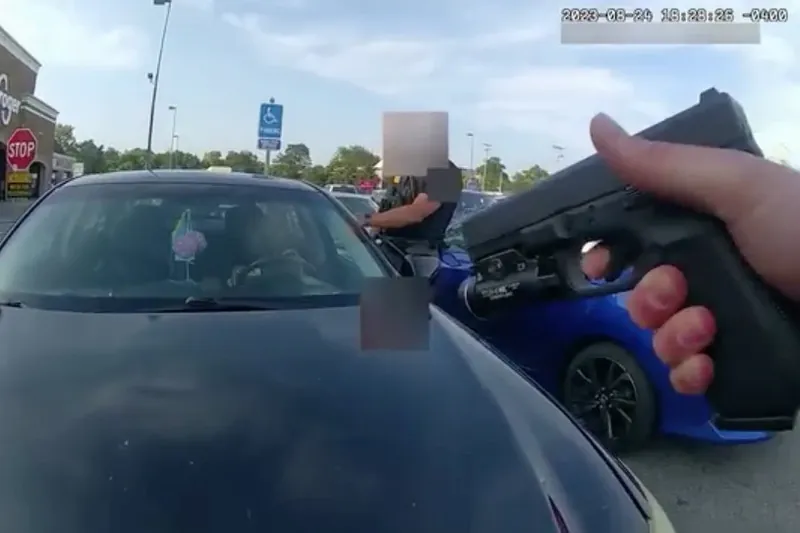 Haurdun zegoen emakume afroamerikar bat tiroz erail du poliziak Ohion