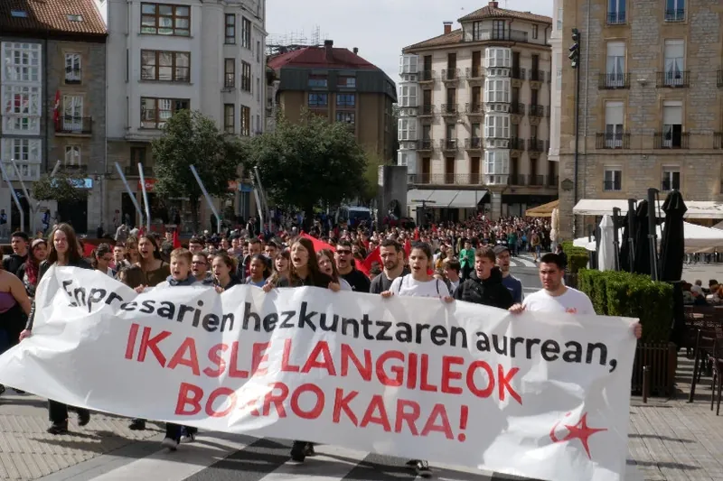 Aurkezpen saioak egingo ditu IAk ikastetxeetan eta campusetan