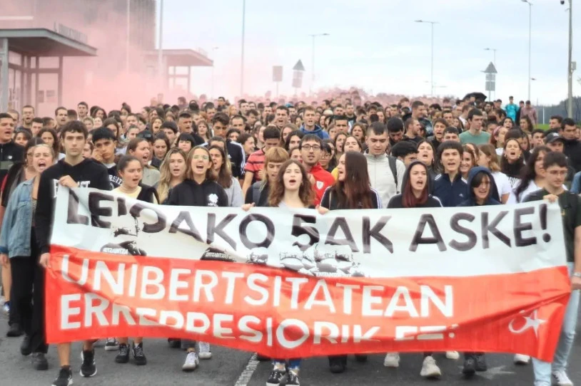 Zazpi urte beranduago, 'Leioako 5ak aske' aldarrikatu dute Leioako campusean