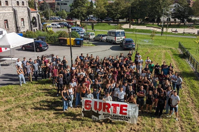 Esklabak Zentro Sozialistaren 5. urteurrena ospatu dute Azpeitian