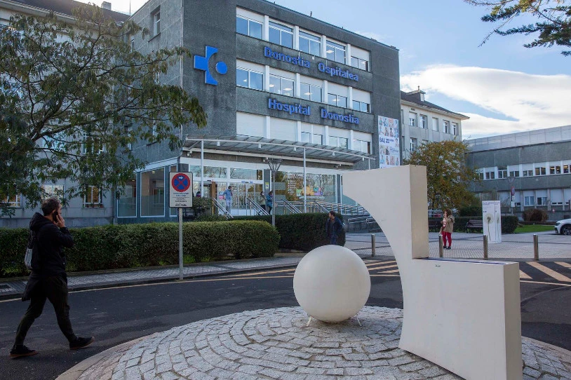 Osakidetzaren eta Ertzaintzaren tratu txarrak jasan ditu emakume trans batek Donostian