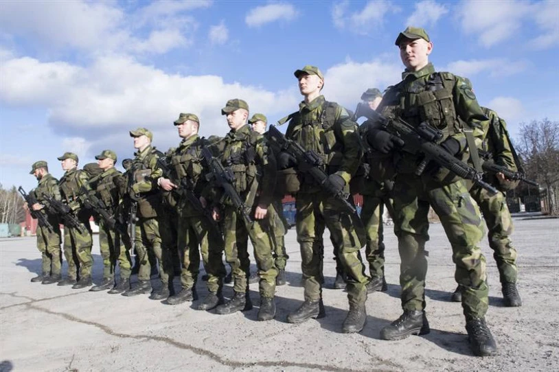 Suedian, Armadak ere esku hartuko du "krimenaren kontra"