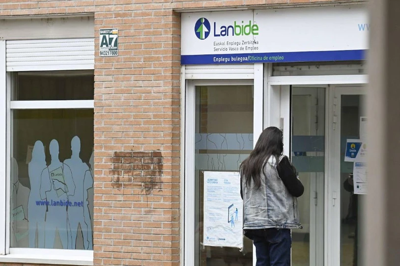 Lanbidek biometrikoki ere kontrolatu nahi ditu laguntzak jasotzen dituzten pertsonak
