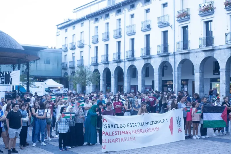 "Oinarriak okupazioan eta palestinarren zapalketan dituen Israelgo Estatu kriminala" salatu dute Euskal Herriko Kontseilu Sozialistek