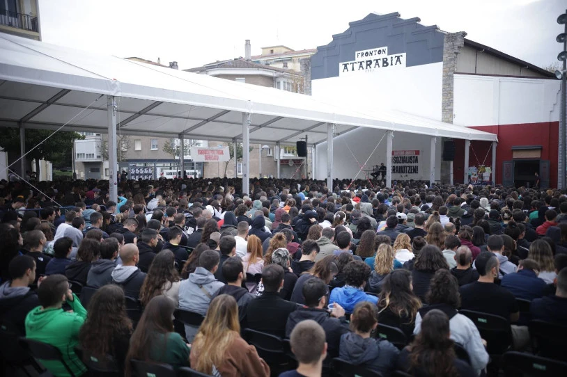 "Euskal Herriko gazte askok parte hartu dute Topaguneko ekimenetan, sozialismo iraultzaileak milaka gazte langileren artean duen atxikimenduaren erakusle dena"