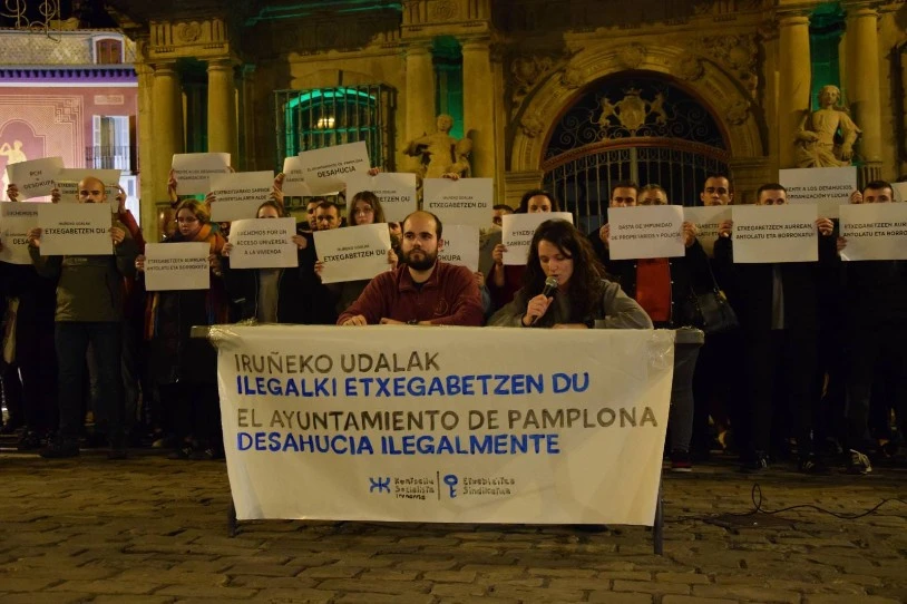 Manifestu baten bidez, Iruñeko Etxebizitza Bloke Sozialistaren huste saiakera ilegala salatu dute