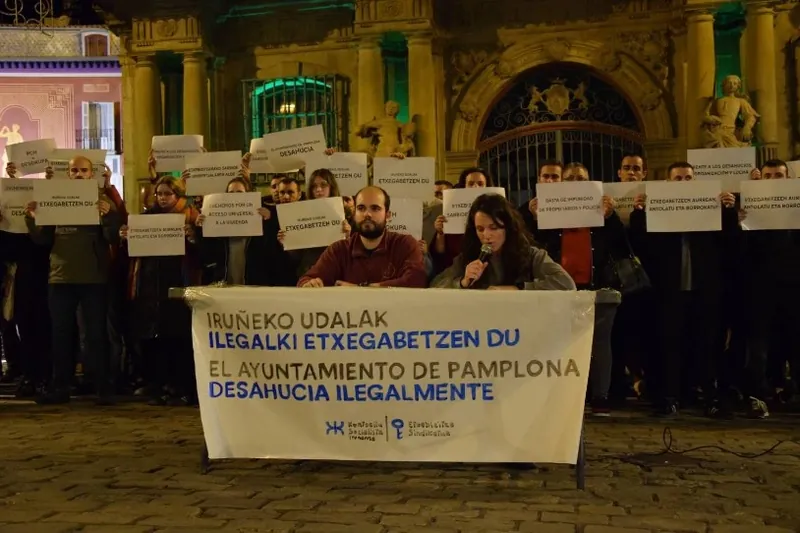 Manifestu baten bidez, Iruñeko Etxebizitza Bloke Sozialistaren huste saiakera ilegala salatu dute