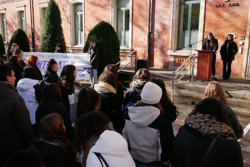 Azaroaren 23an eta 24an, indarkeria matxistaren kontrako hamaika mobilizazio izango dira ikastetxeetan eta campusetan