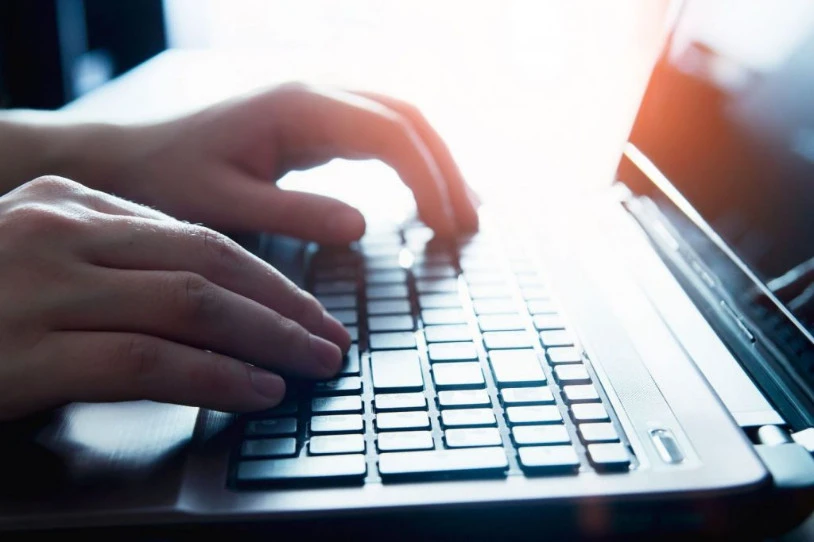 Pornografia pedofiloa izateagatik eta partekatzeagatik, gizon bat atxilotu zuten urrian Gasteizen