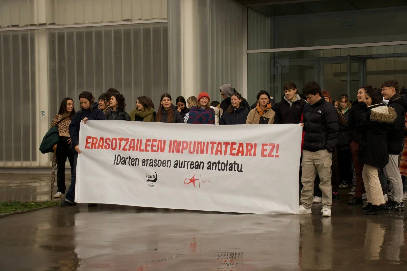 Gasteizko IDarten irakasle batek egindako erasoak salatu dituzte