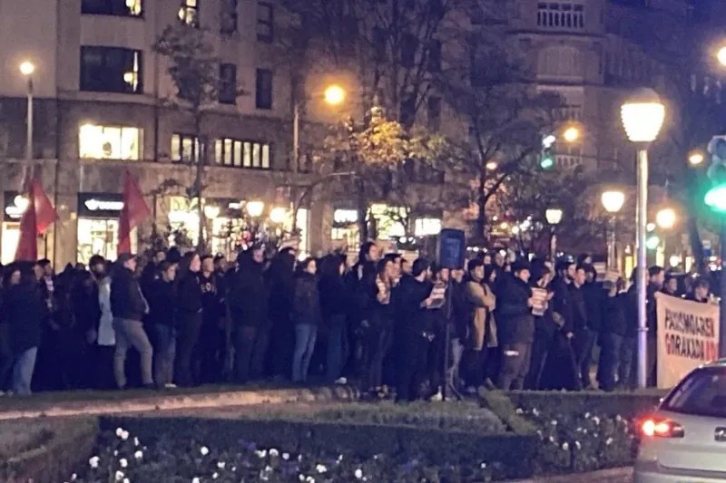 Faxismoaren gorakadaren kontra mobilizatu dira Bilbon, Gasteizen eta Iruñean