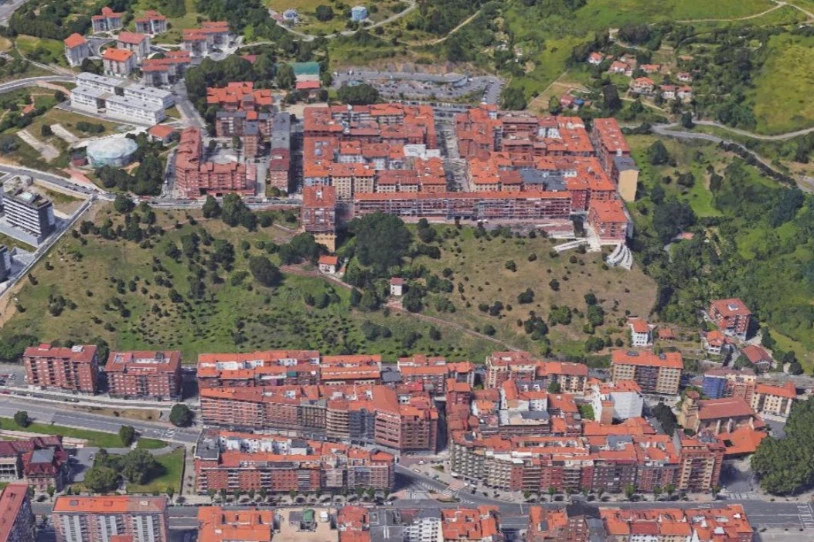 Arangoitiko bizilagun batek zortzi hilabete daramatza argindarrik gabe, Bilboko Etxebizitza Sindikatuak salatu duenez