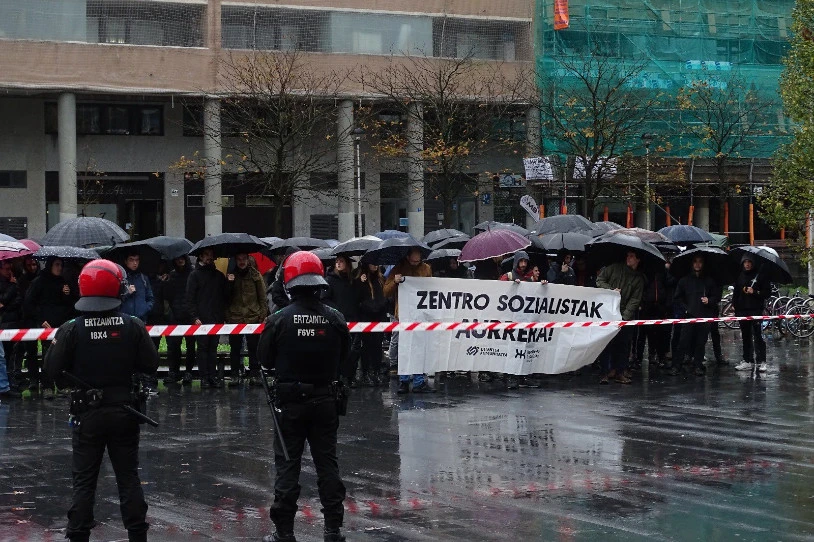 Donostiako Zentro Sozialistaren kontrako bista bertan behera geratzea lortu dute