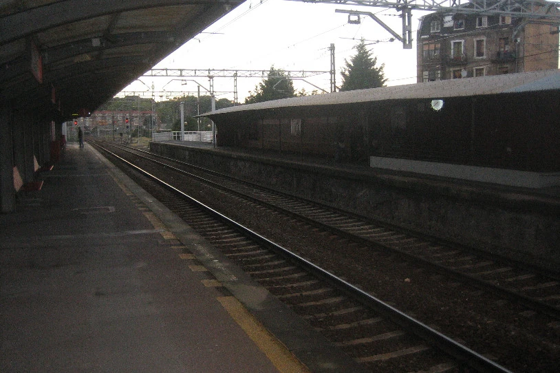 Aste honetan, emakume bat bahitzen saiatu da gizon bat Bilboko tren-geltoki batean