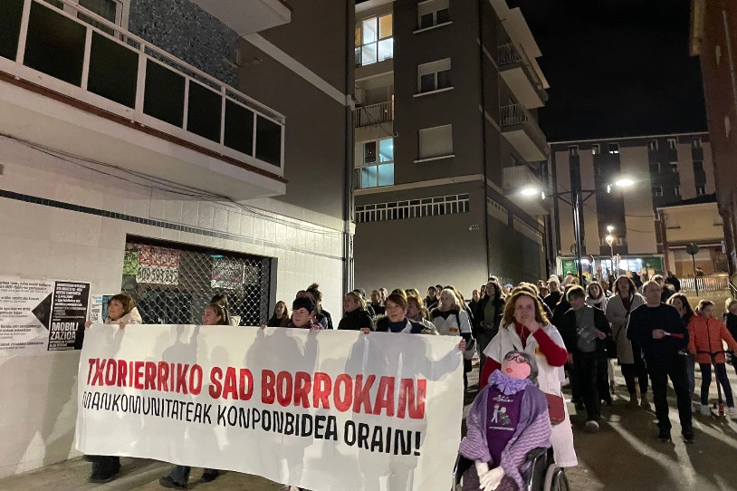 Mobilizatzen jarraitzen dute Txorierriko etxeko arretako langileek eta Itaiak