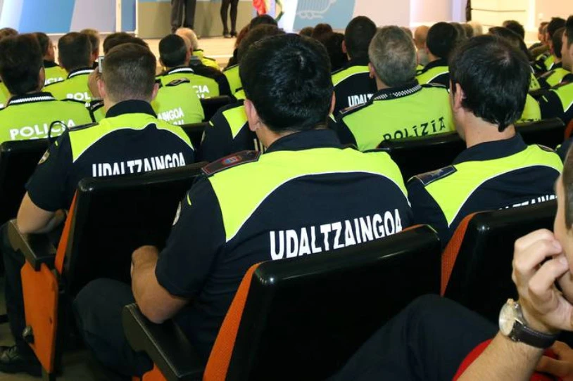 Zarauzko Udaltzaingoak ere su armak eraman behar dituela agindu du Auzitegi Nagusiak