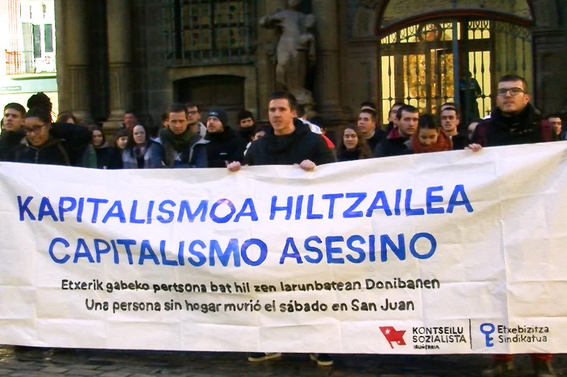 "Inork ez dezan bere burua kalean lo egitera behartuta ikusi, ezinbestekoa da gizarte-eredu kapitalista gainditzea"