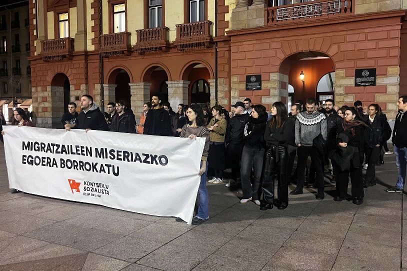 Pertsona migratuen miseriazko egoera borrokatzera deitu dute Eibarren