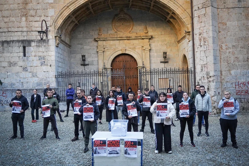Euskal Herrian izan den apostasia kolektiborik handiena ari dira egiten Zestoako Gaztetxearen alde
