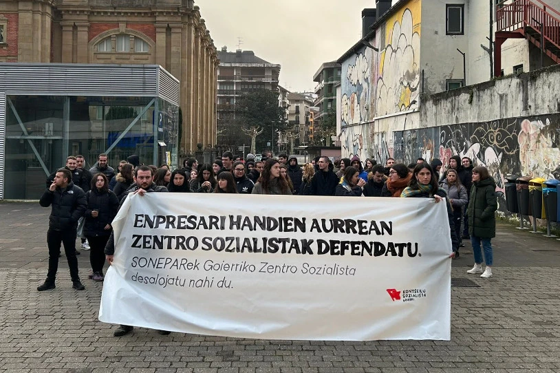 Epaiaren zain geratu dira Goierriko Zentro Sozialistaren eta Zestoako Gaztetxearen kontrako epaiketetan