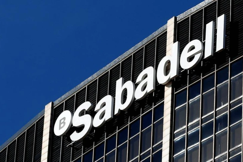 Inoizko irabazirik handienak lortu dituzte 2023an BBVA, Sabadell eta Santander banketxeek