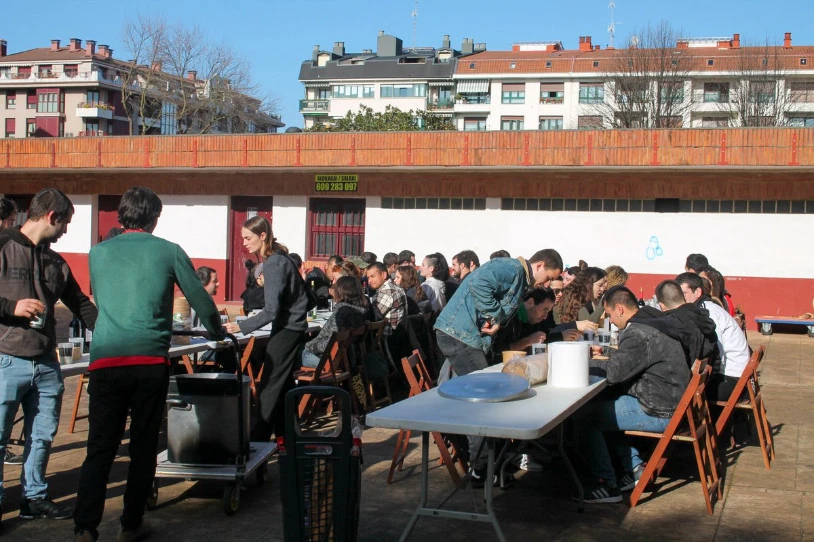 Zumaiako Etxape Zentro Sozialistaren lehen urteurrena ospatu dute