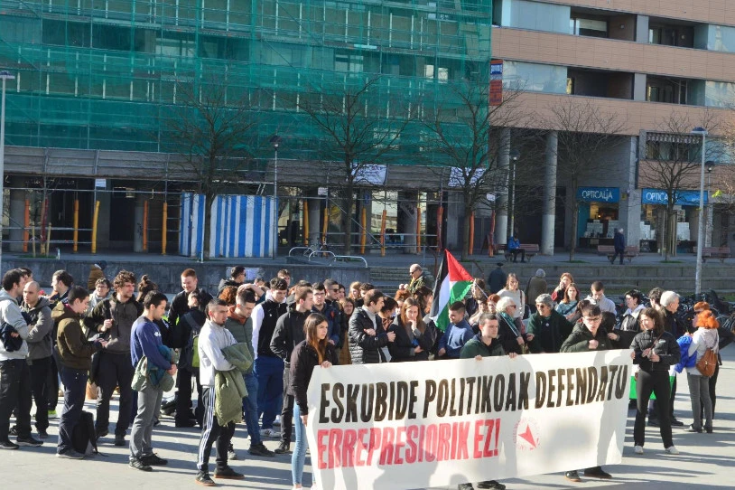 Deklaratu du gazte batek Donostian, Palestinako herriarekin elkartasunez egindako mobilizazio baten harira