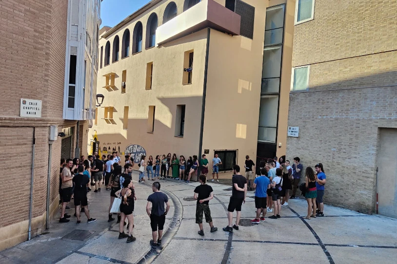 Udaltzaingoaren jazarpena salatu du Lizarrako Sugarra Gaztetxeak