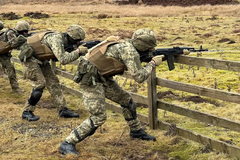Ukrainari gerran laguntzeko entrenamendu-zentro bat sortuko du NATOk