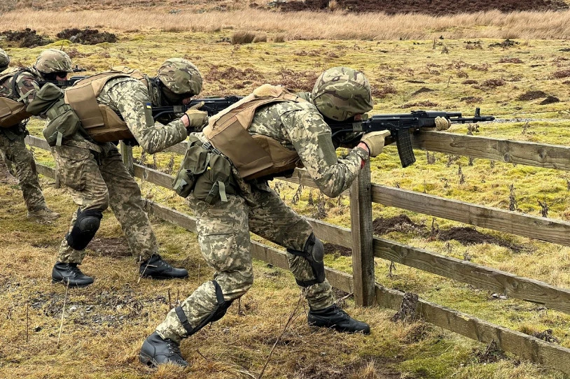 Ukrainari gerran laguntzeko entrenamendu-zentro bat sortuko du NATOk