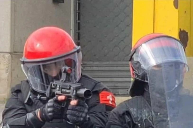 Poliziak suzko armekin baino heriotza gehiago eragiten ditu arma "ez-hilgarriak" erabiltzean