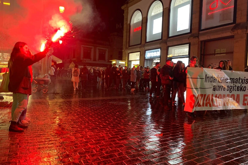 Donostian, emakume bat atxiki eta sexu-erasoa egin diote sei gizonek