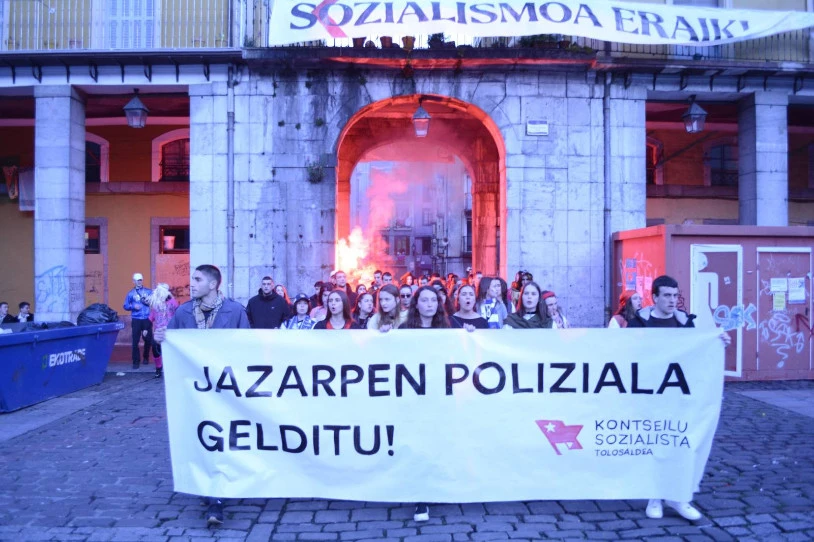 Ertzaintzak gutxienez hiru gazte zauritu zituen Tolosako Inauterietan