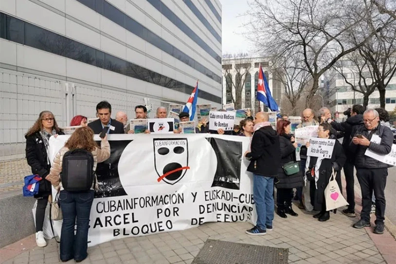 Absolbitu egin dituzte 'Cubainformación'-eko kazetari bat eta Euskadi-Cuba elkartea