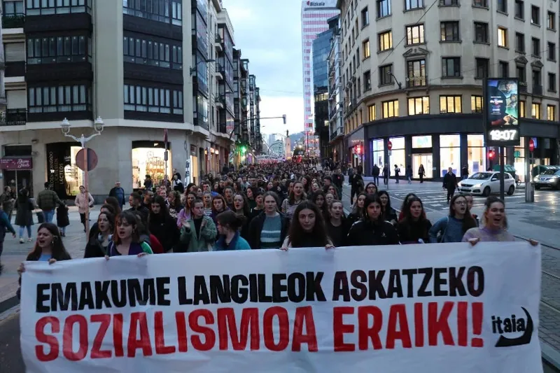 Martxoaren 8an mobilizatzera deitu dute Itaiak eta IAk