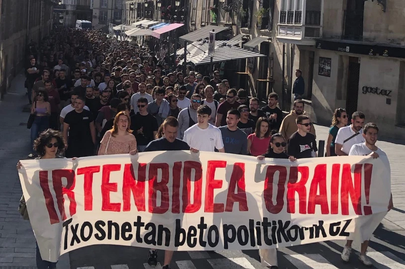 100 bat kolektibok aldarrikatu dute Mugimendu Sozialistaren parte-hartze eskubidea