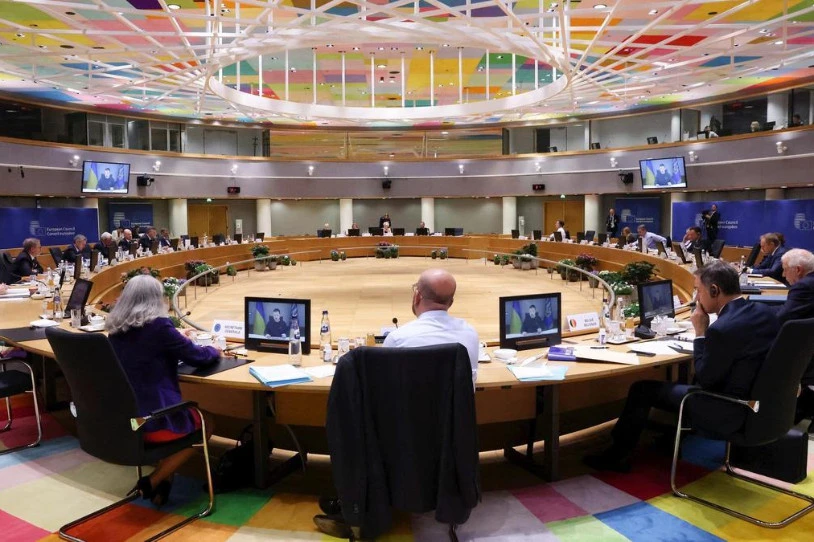 Europar Batasunak "aukera guztiak" aztertuko ditu "berrarmatzea" finantzatzeko