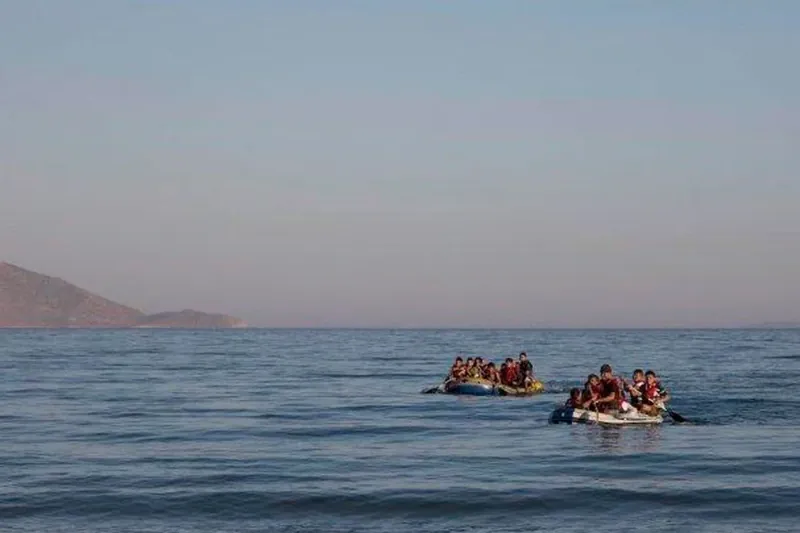 Gutxienez hiru pertsona hil dira Grezian, itsasoz migratu nahian