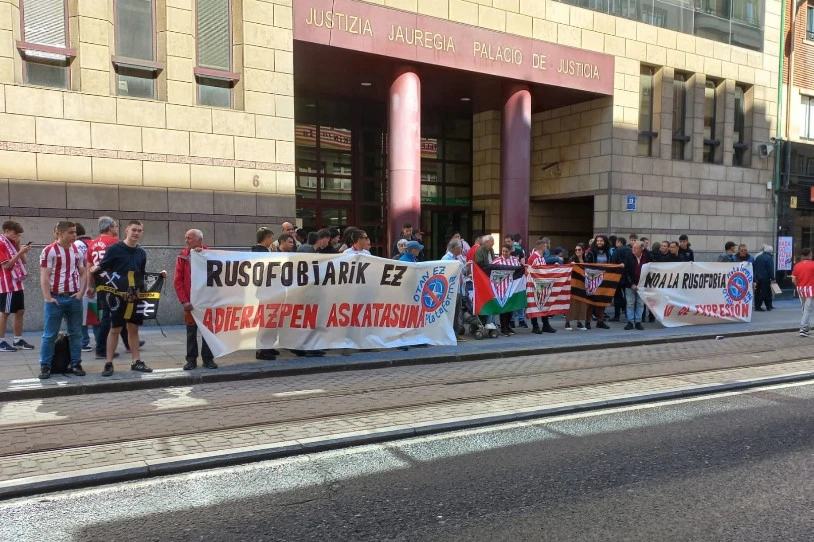 Gazte bat epaitu dute Bilbon, San Mamesen Donetskeko bandera erakusteagatik