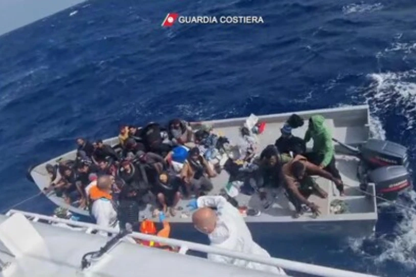 Beste bederatzi pertsona hil dira Mediterraneoan, kostaldera iritsi nahian