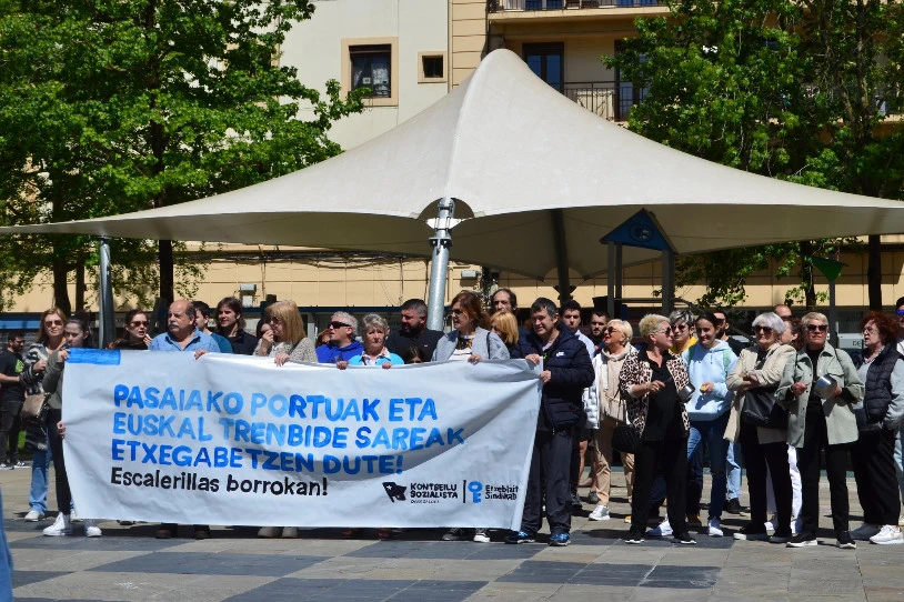 Escalerillaseko bizilagunentzat bizitoki-aterabide bat exijitu dute berriz Trintxerpen
