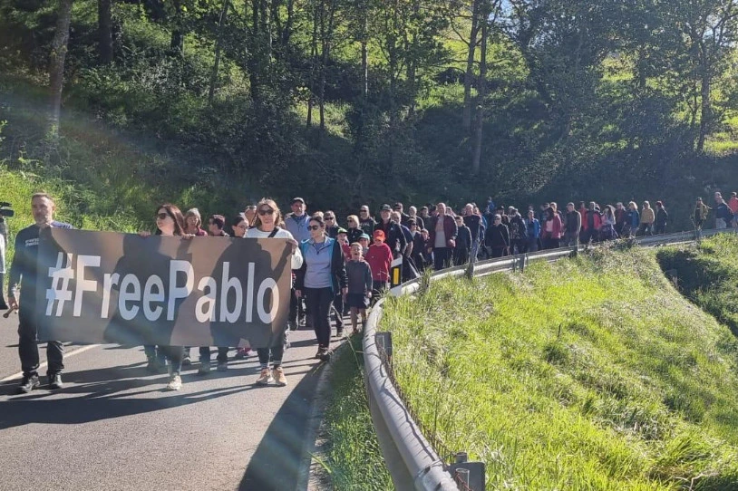 Pablo Gonzalez aske utz dezatela eskatu dute berriz Nabarnizen