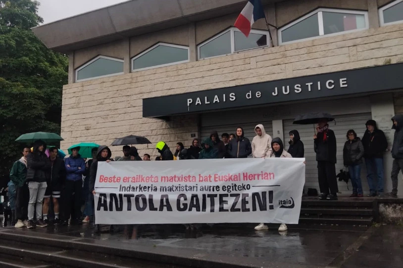 Emakume bat erail du bere bikotekideak Donibane Lohizunen