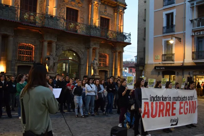 Asteburuan hainbat emakumek jasan dituzte sexu-erasoak Donostian, Irunen, Iruñean eta Santurtzin