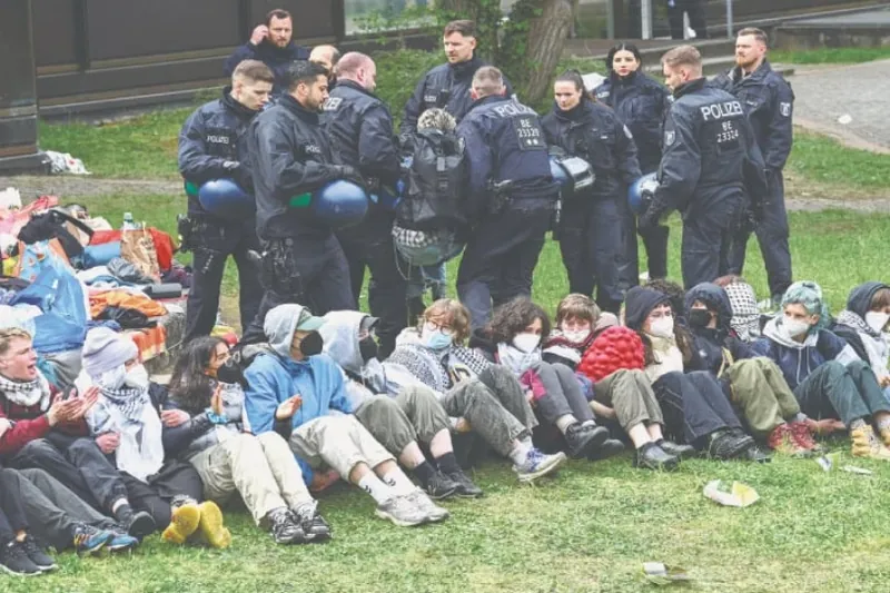 Berlinen eta Amsterdamen ere Palestinaren aldeko kanpaldiak gogor zapaldu ditu Poliziak