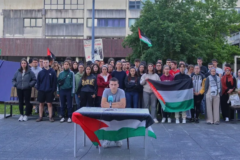 "Unibertsitateak ez daude prest Israelgo Estatu sionistaren genozidioan kolaboratzen duten enpresekin harremanak eteteko"