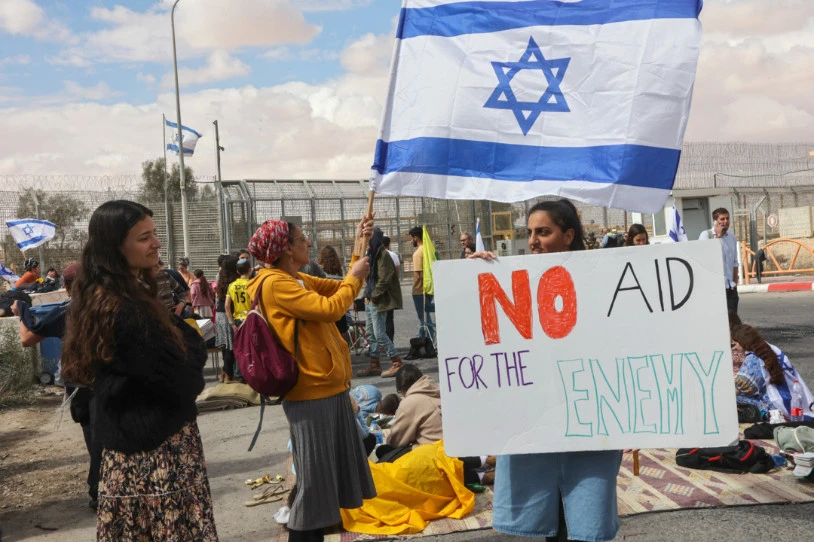 Palestinarrentzako laguntza humanitarioari eraso egiten jarraitzen dute kolono sionistek